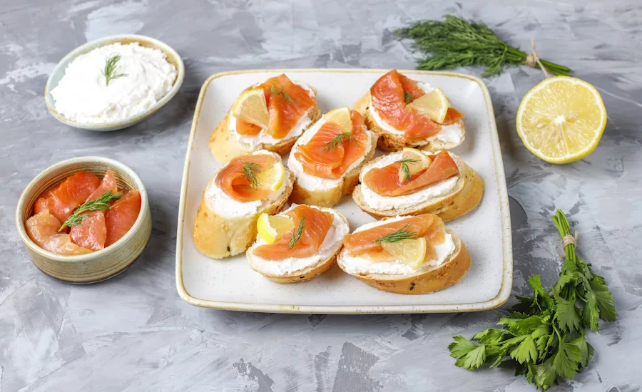 Sandwiches with smoked salmon, cream cheese and dill