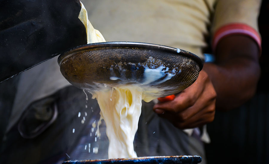Filtration of raw milk