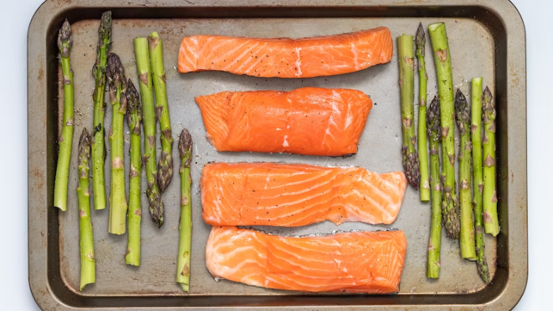 salmon fillet and asparagus.png