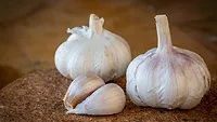 garlic bulbs and cloves