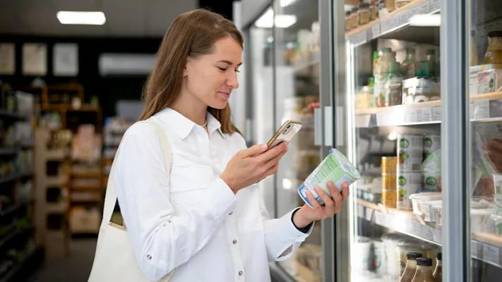 shopper scanning food label