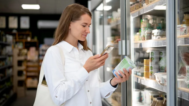 shopper scanning food label