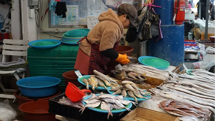 traditional seafood market