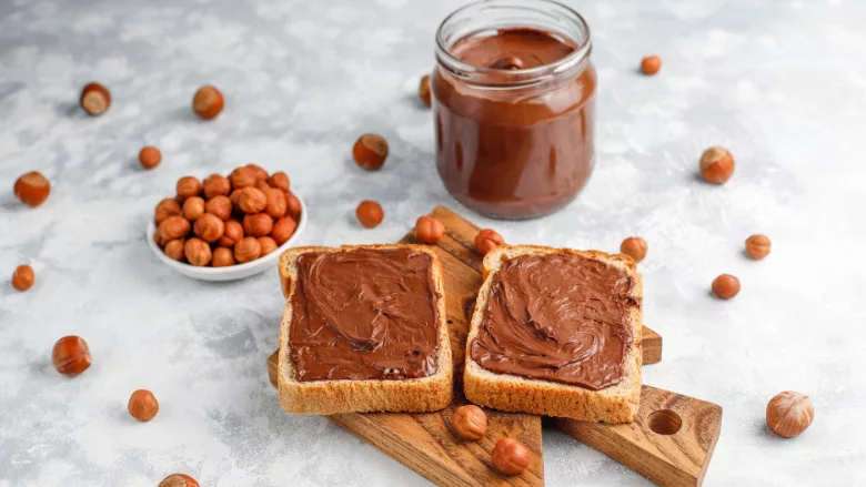 chocolate hazelnut spread on toast