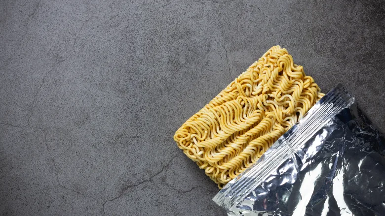 dry instant noodles pack
