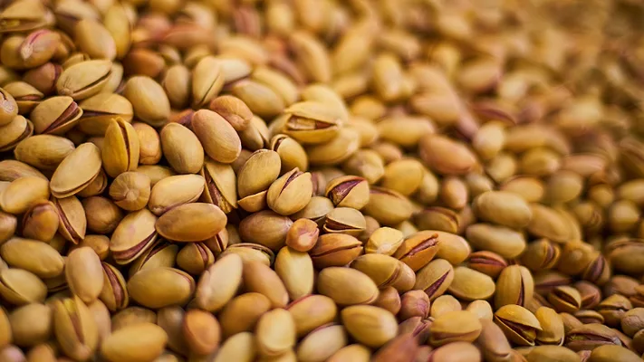 pistachios in shell_freestockcenter via Magnific.png pistachios in shell