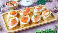 smoked salmon on bread