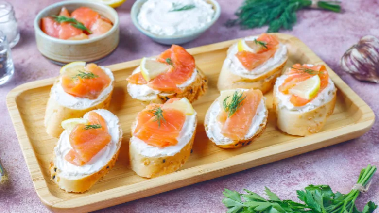 smoked salmon on bread
