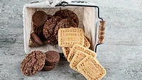 biscuit cookies in backet