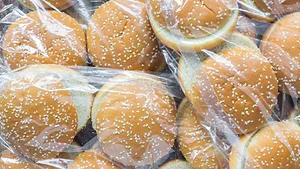 packaged sesame seed buns_jannoon028 via Magnific.png packaged sesame seed buns