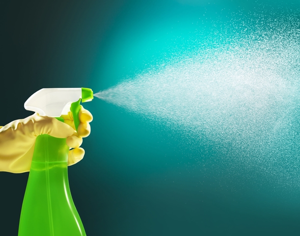 spray clean - 123rf.jpg